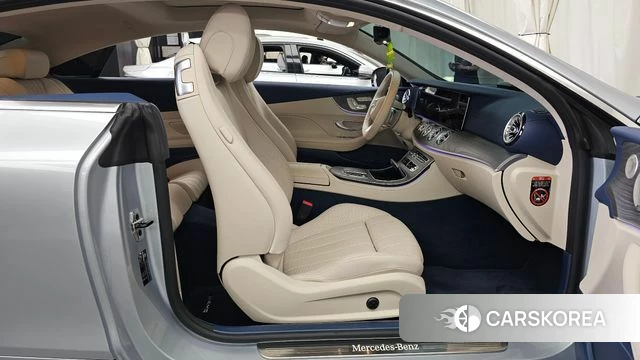Mercedes-Benz E-Class W213 2023 Серебристо-серый из Кореи, фото 2