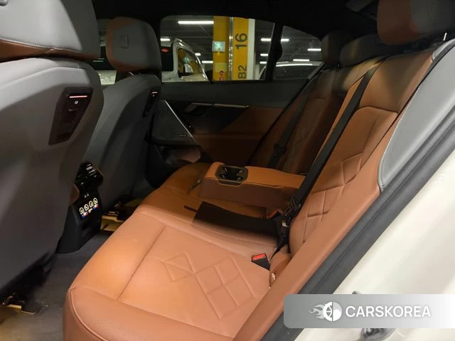 BMW 5 Series (G60) 2025 Белый из Кореи, фото 2