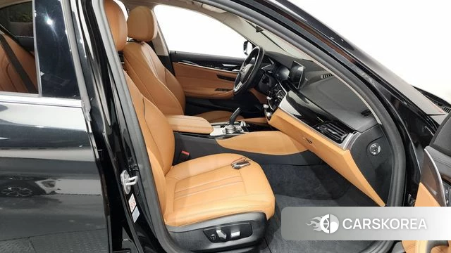 BMW 5 Series (G30) 2020 Черный из Кореи, фото 2