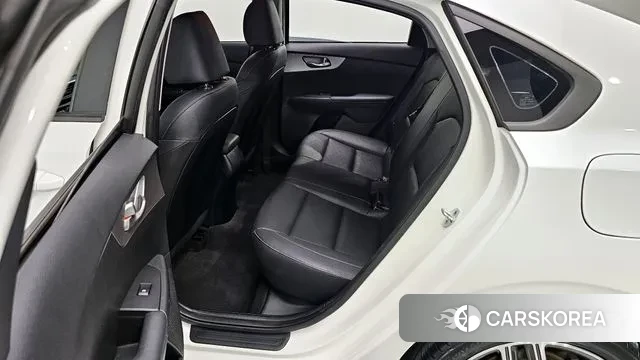 Kia The New K3 2nd generation 2021 Белый из Кореи, фото 2