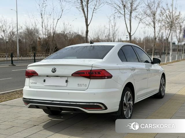 Volkswagen Bora 2022 Белый из Китая, фото 2