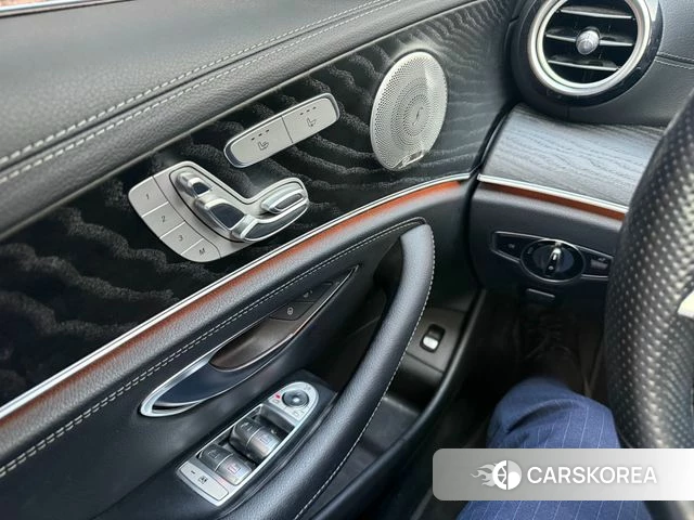 Mercedes-Benz E-Class W213 2022 Серый из Кореи, фото 2