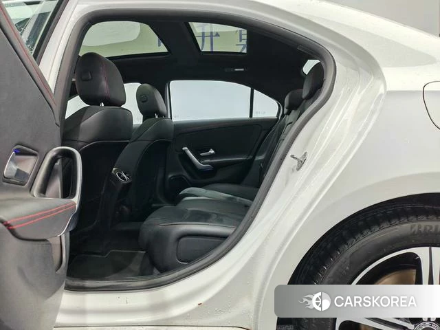 Mercedes-Benz Class A 2023 Белый из Китая, фото 2