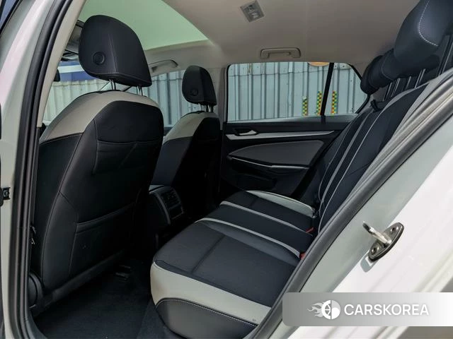 Volkswagen Golf 2024 Белый из Китая, фото 2
