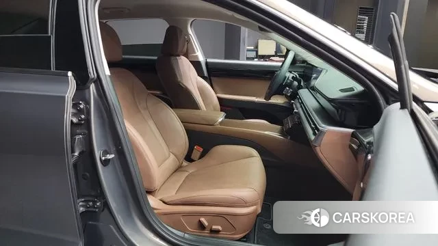 Hyundai Grandeur (GN7) 2023 Коричневый из Кореи, фото 2