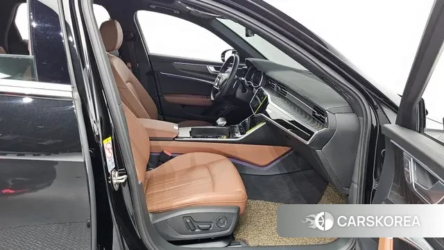 Audi A6 (C8) 2023 Черный из Кореи, фото 2