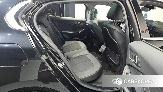 BMW 1 Series (F40) 2023 Черный из Кореи, фото 2