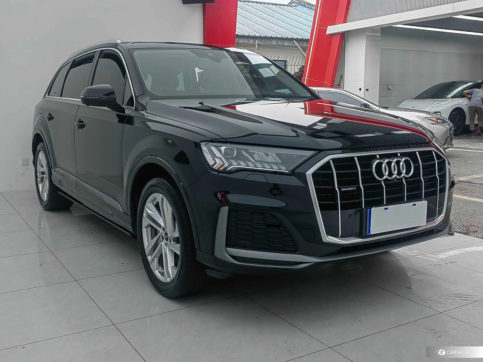 Audi Q7 2020 Черный из Китая, фото 2