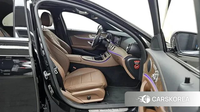 Mercedes-Benz E-Class W213 2022 Черный из Кореи, фото 2