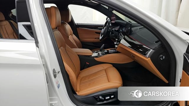 BMW 5 Series (G30) 2021 Белый из Кореи, фото 2