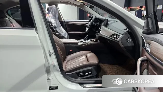 BMW 5 Series (G30) 2020 Белый из Кореи, фото 2