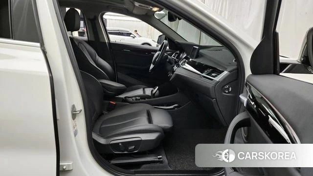 BMW X2 (F39) 2021 Белый из Кореи, фото 2