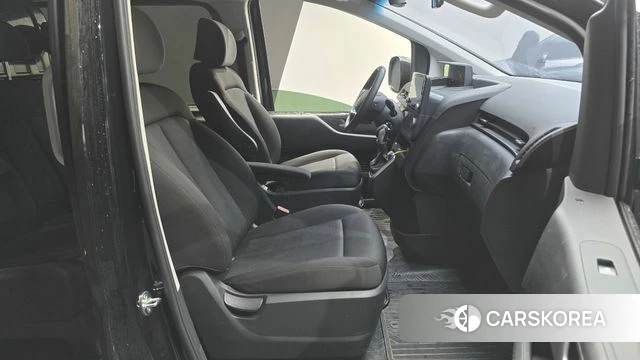 Hyundai Staria 2024 Черный из Кореи, фото 2