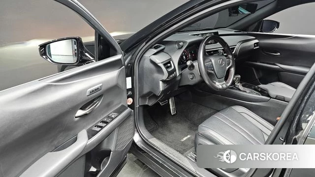 Lexus UX250h 2020 Черный из Кореи, фото 2