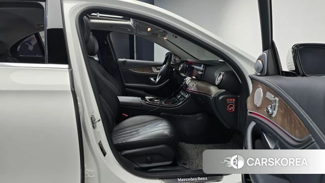 Mercedes-Benz E-Class W213 2019 Белый из Кореи, фото 2