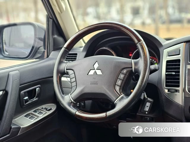 Mitsubishi  Pajero (imported) 2018 Черный из Китая, фото 2