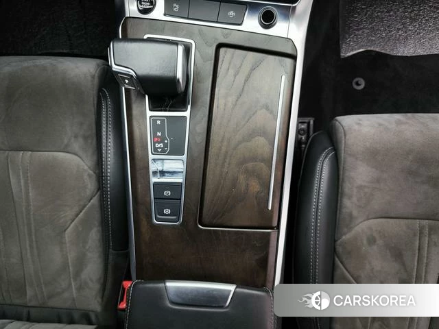 Audi A6L 2021 Черный из Китая, фото 2
