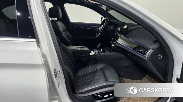 BMW 5 Series (G30) 2023 Белый из Кореи, фото 2