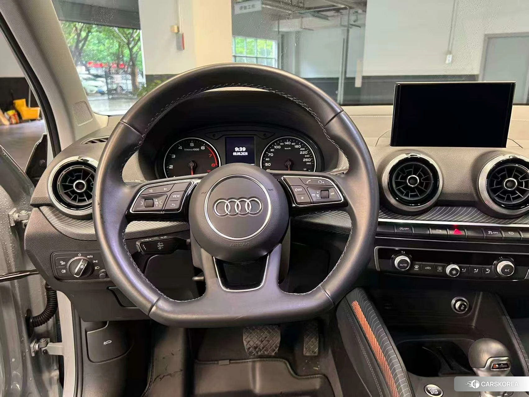 Audi Q2L 2023 Серебристо-серый из Китая, фото 2