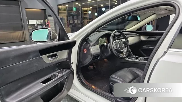 Jaguar XF (X260) 2018 Белый из Кореи, фото 2