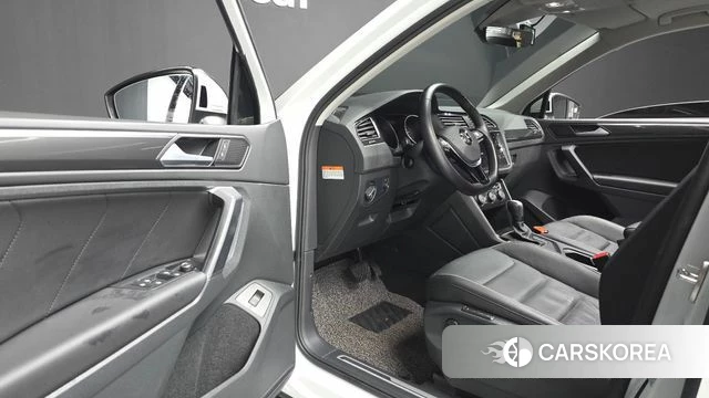 Volkswagen Tiguan second Generation 2020 Белый из Кореи, фото 2