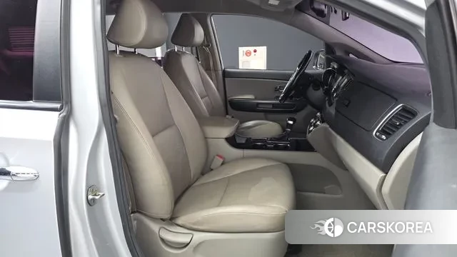 Kia The New Carnival 2018 Серебристо-серый из Кореи, фото 2