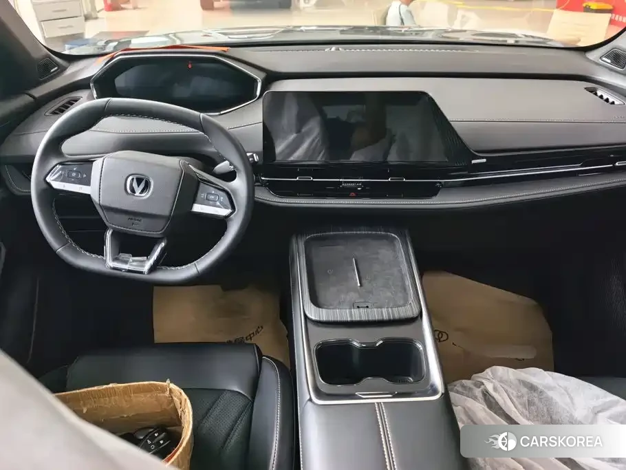 Chang'an CS55PLUS PHEV 2026 Silver/gray из Китая, фото 2