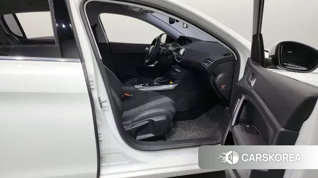 Peugeot 308 second generation 2018 Белый из Кореи, фото 2