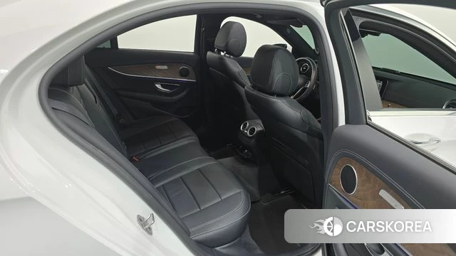 Mercedes-Benz E-Class W213 2022 Белый из Кореи, фото 2