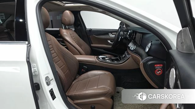 Mercedes-Benz E-Class W213 2018 Белый из Кореи, фото 2