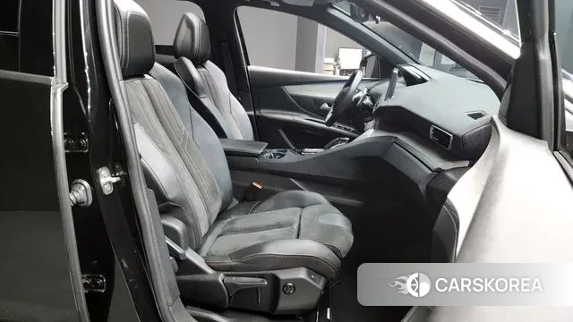 Peugeot 3008 second generation 2021 Черный из Кореи, фото 2
