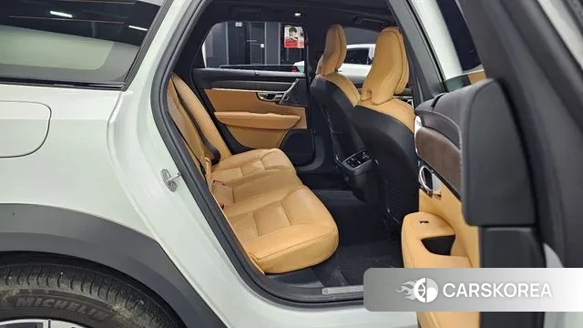 Volvo V90 Cross-Country 2024 Белый из Кореи, фото 2