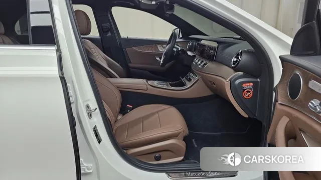 Mercedes-Benz E-Class W213 2023 Белый из Кореи, фото 2