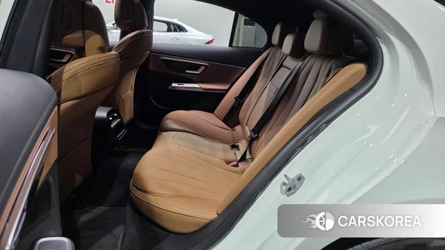 Mercedes-Benz E-Class W214 2025 Белый из Кореи, фото 2