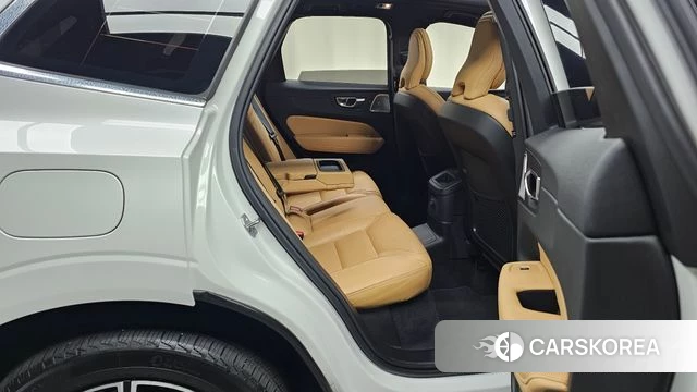 Volvo XC60 second Generation 2021 Белый из Кореи, фото 2