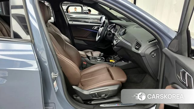 BMW 1 Series (F40) 2021 Небесно-голубой из Кореи, фото 2
