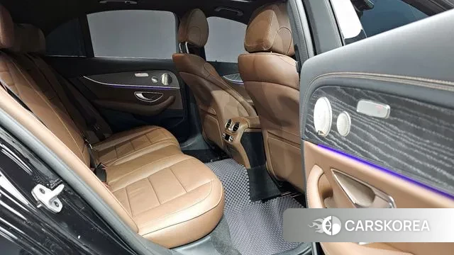 Mercedes-Benz E-Class W213 2023 Черный из Кореи, фото 2