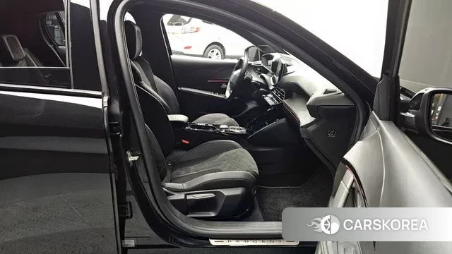 Peugeot e-208 second Generation 2023 Черный из Кореи, фото 2