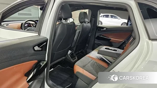 Volkswagen ID.4 2023 Белый из Кореи, фото 2