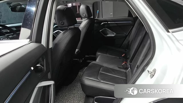 Audi Q3 (F3) 2023 Белый из Кореи, фото 2