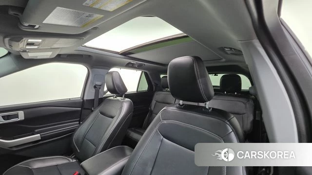 Ford Explorer 6th Generation 2023 Белый из Кореи, фото 2