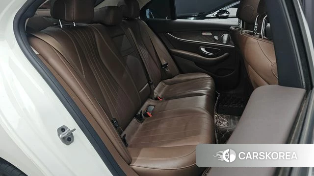 Mercedes-Benz E-Class W213 2019 Белый из Кореи, фото 2