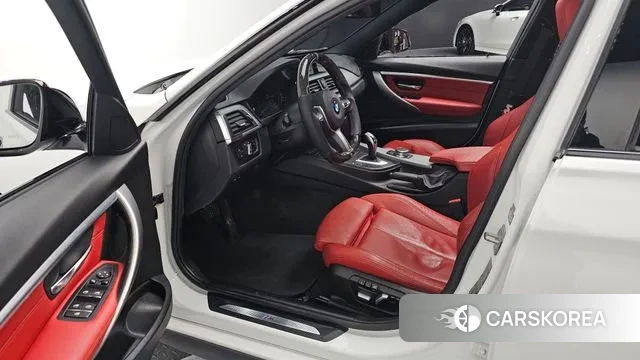 BMW 3 Series (F30) 2018 Белый из Кореи, фото 2