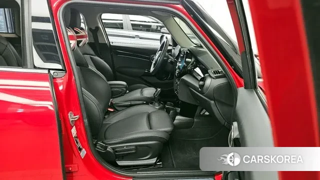 Mini Cooper 2023 Красный из Кореи, фото 2