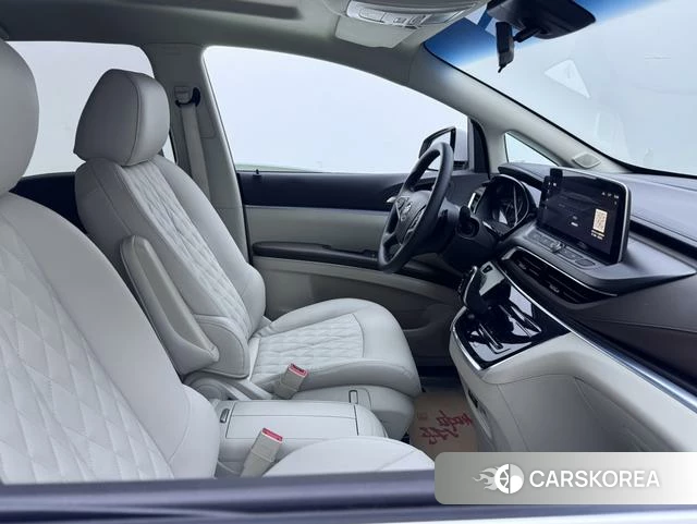 Buick GL8 2023 Белый из Китая, фото 2