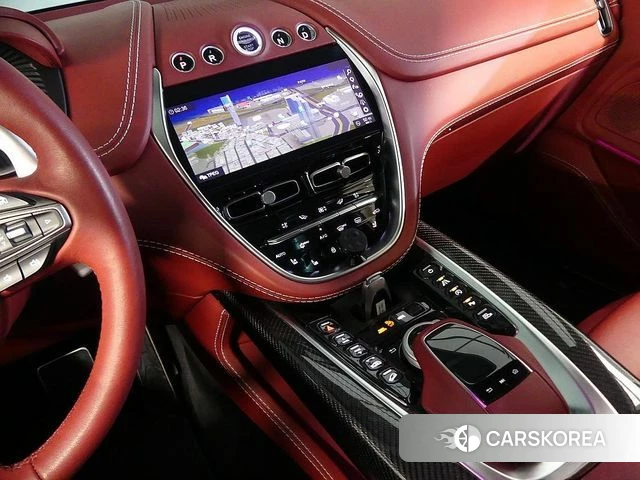 Aston Martin DBX 2022 Серебристо-серый из Кореи, фото 2