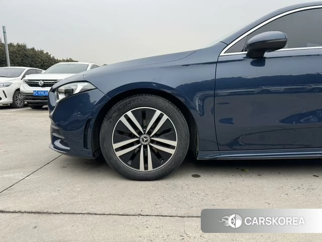 Mercedes-Benz Class A 2019 Синий из Китая, фото 2