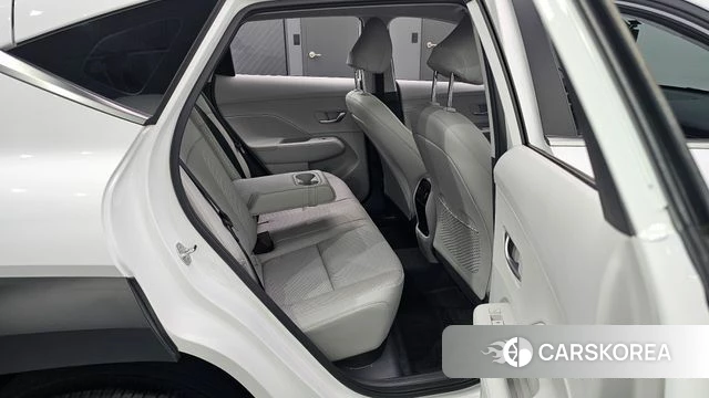 Hyundai Kona (SX2) 2023 Белый из Кореи, фото 2