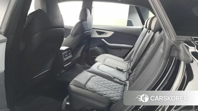 Audi Q8 (4M) 2025 Черный из Кореи, фото 2