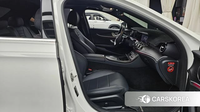 Mercedes-Benz E-Class W213 2020 Белый из Кореи, фото 2